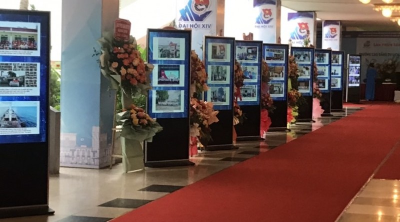 Dịch vụ cho thuê standee điện tử 43 inch chính hãng giá rẻ