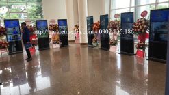 Dịch vụ cho thuê standee điện tử 43 inch chính hãng giá rẻ