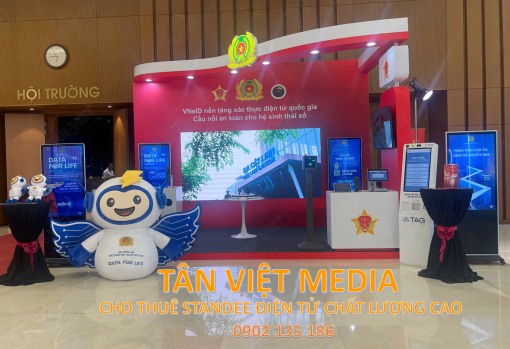 Cho thuê standee điện tử tại văn phòng chính phủ 29.5.2025_01.png