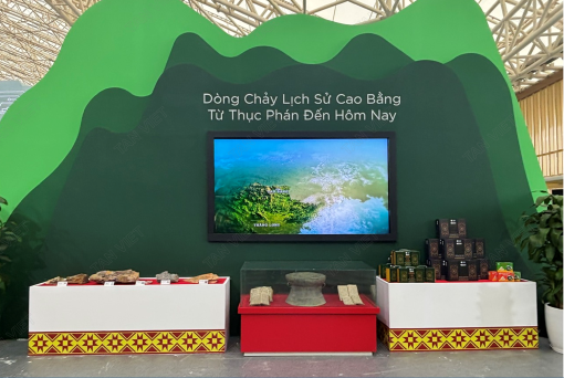 Dịch vụ cho thuê tivi 100 inch lắp đặt tại các gian hàng triển lãm A80 năm 2025