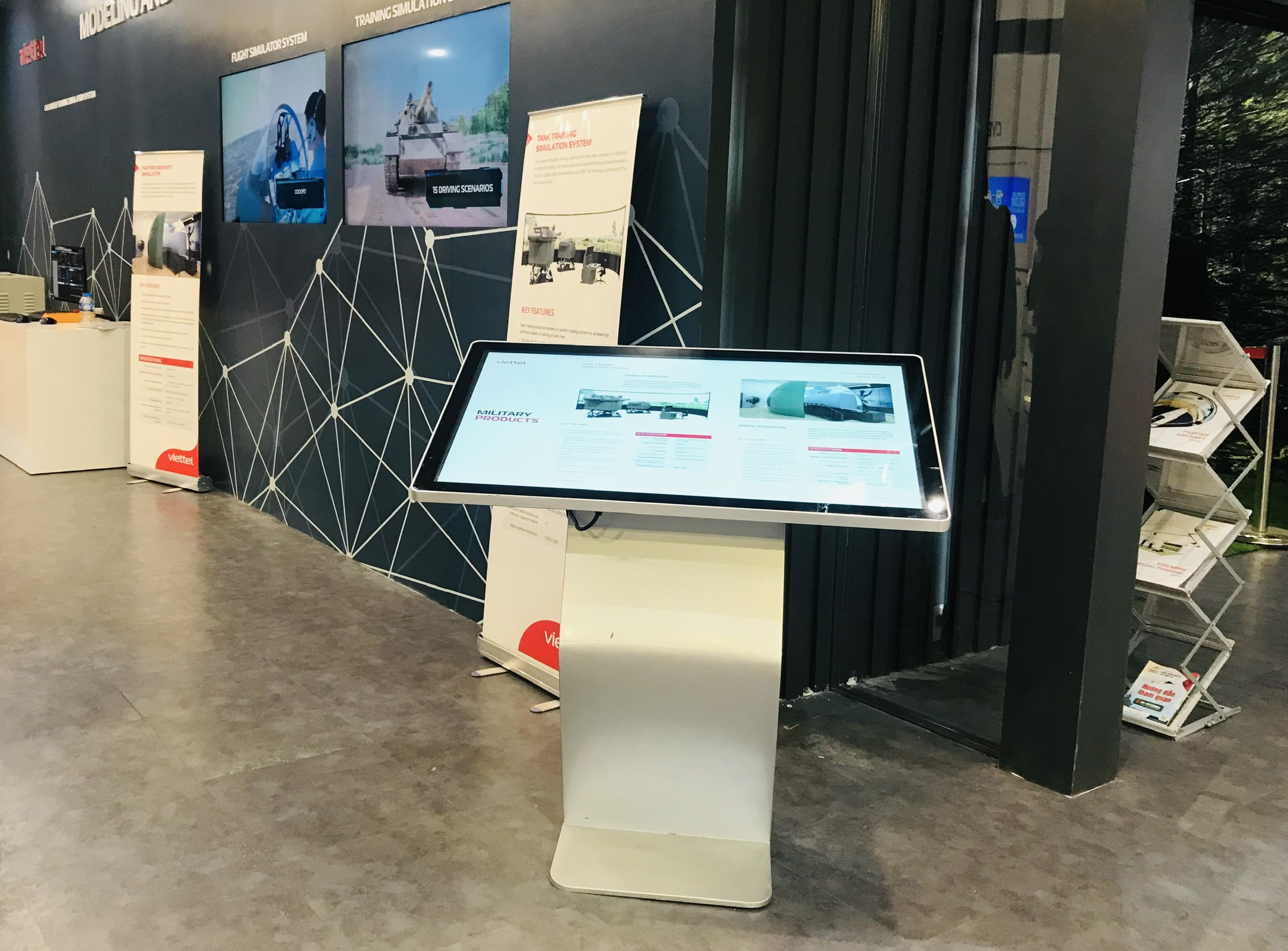 Man tuong tac chan quy Dịch vụ cho thuê màn hình tương tác 50 inch đời mới, cấu hình cao, chất lượng tốt, giá cả cạnh tranh.